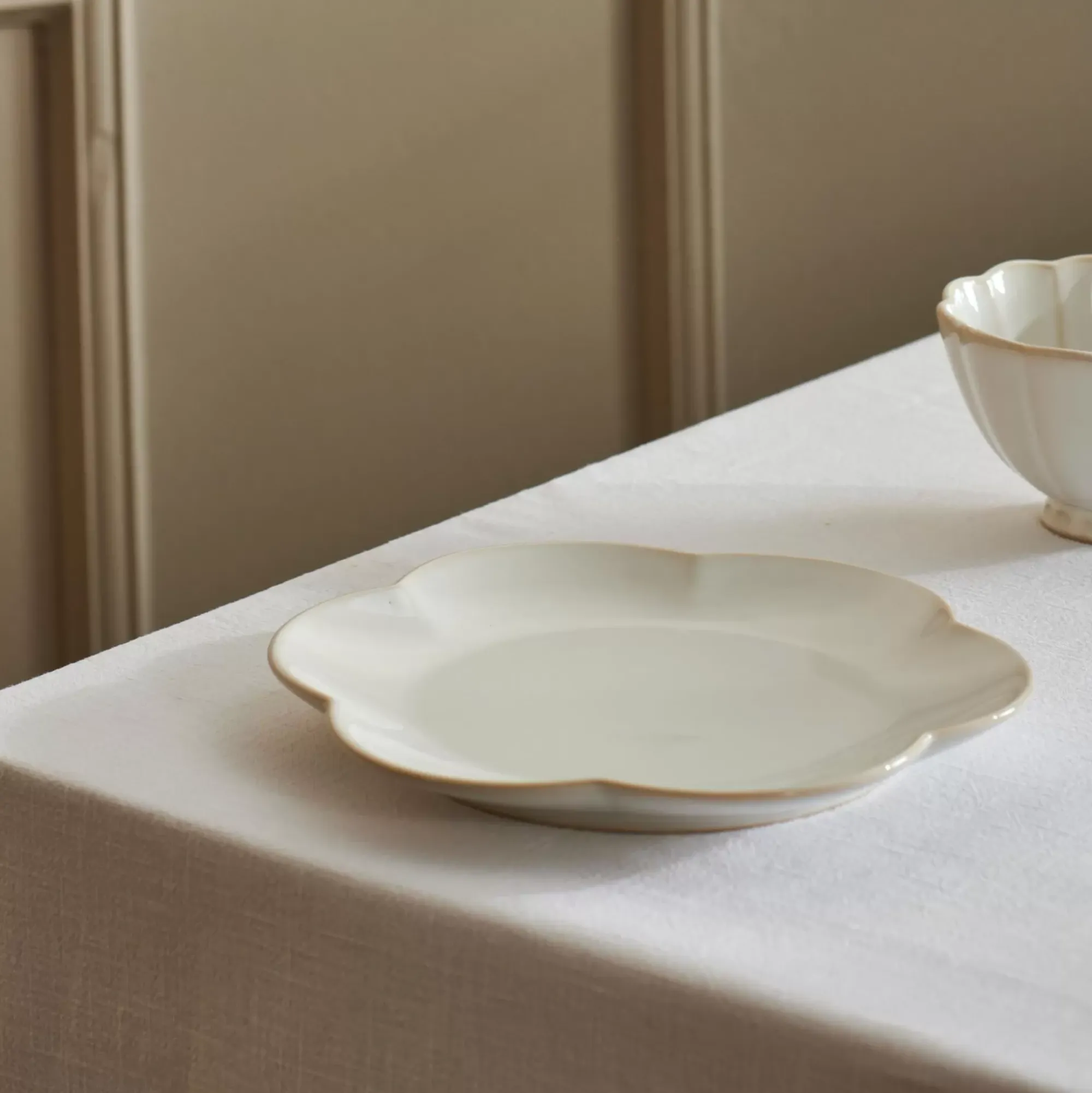 CASA Dahlia Flower Plato Blanco Fashion