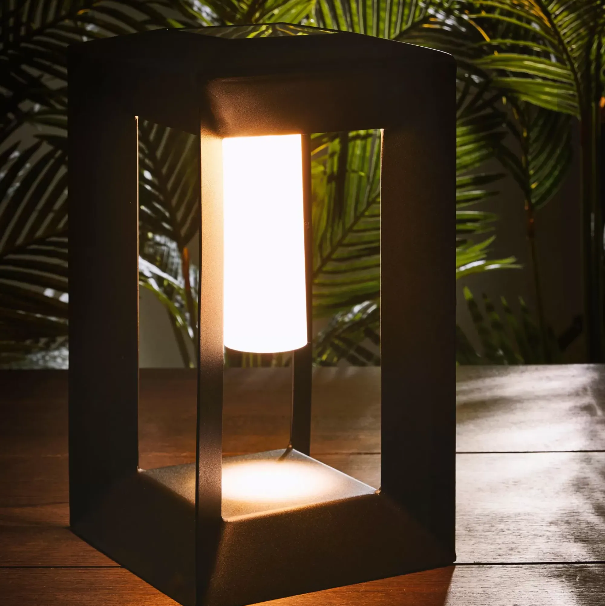 CASA Lore Lampara Solar Negro Fashion