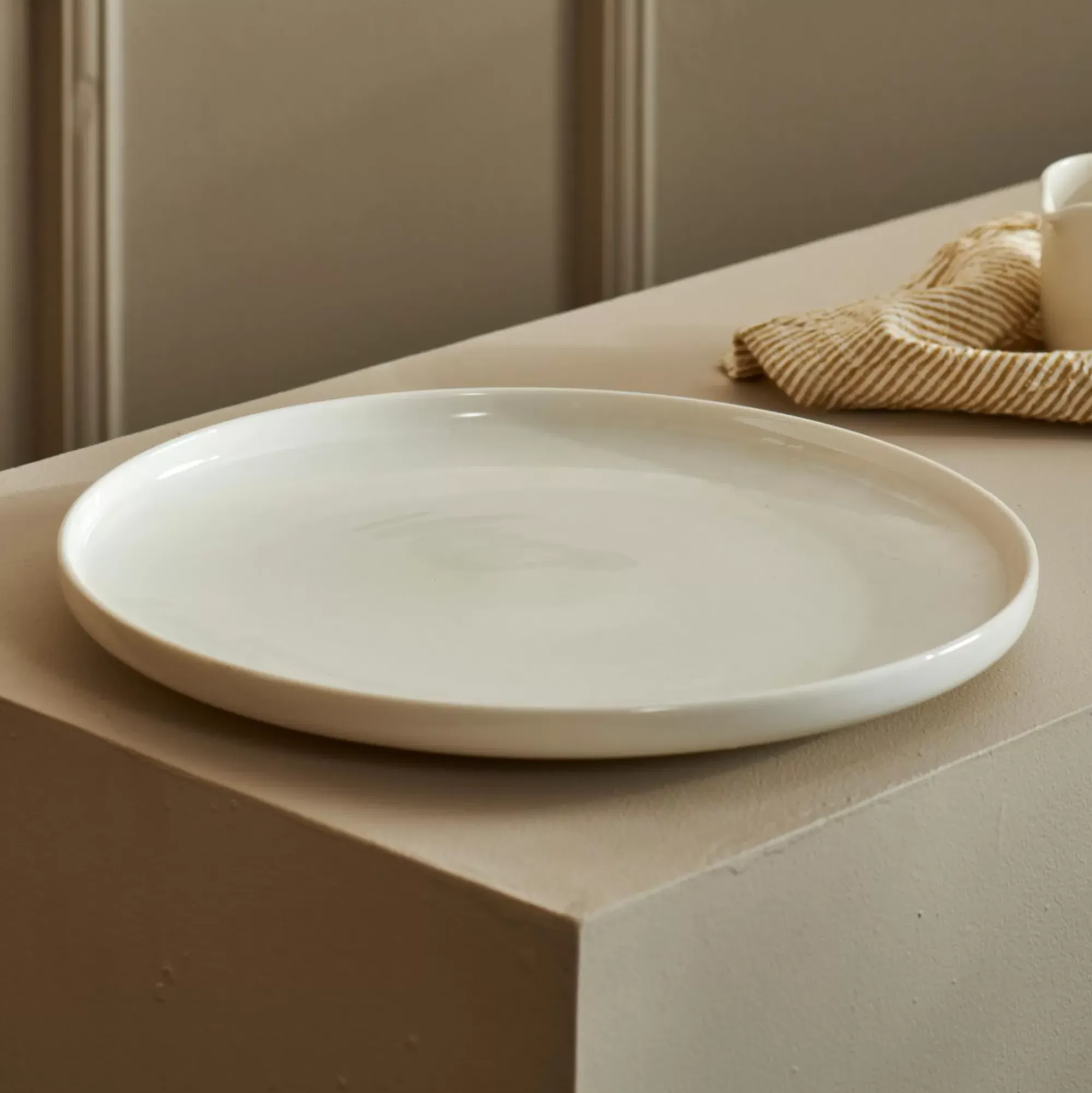 CASA Moon Plato Blanco Clearance