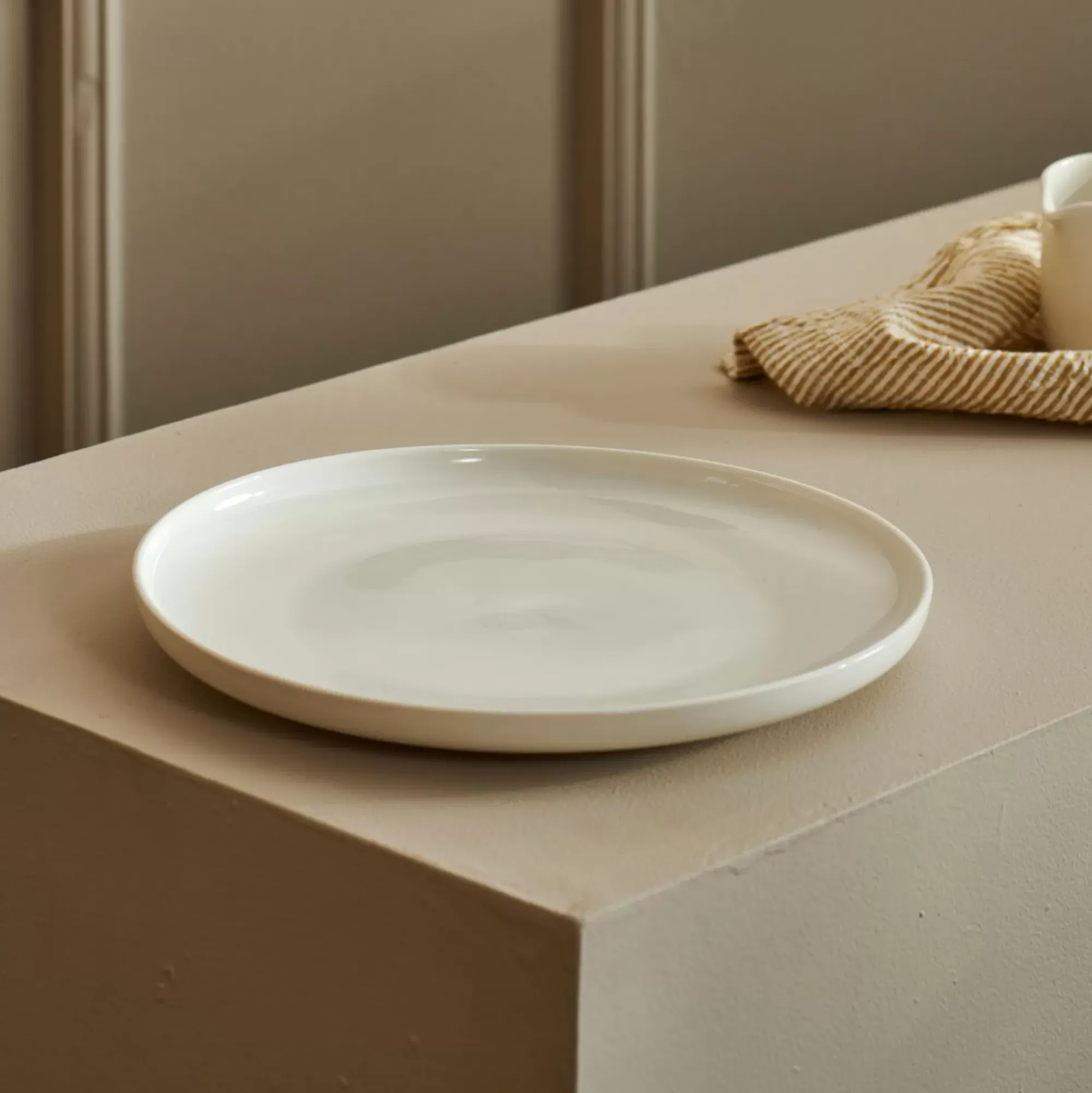 CASA Moon Plato Llano Blanco Online